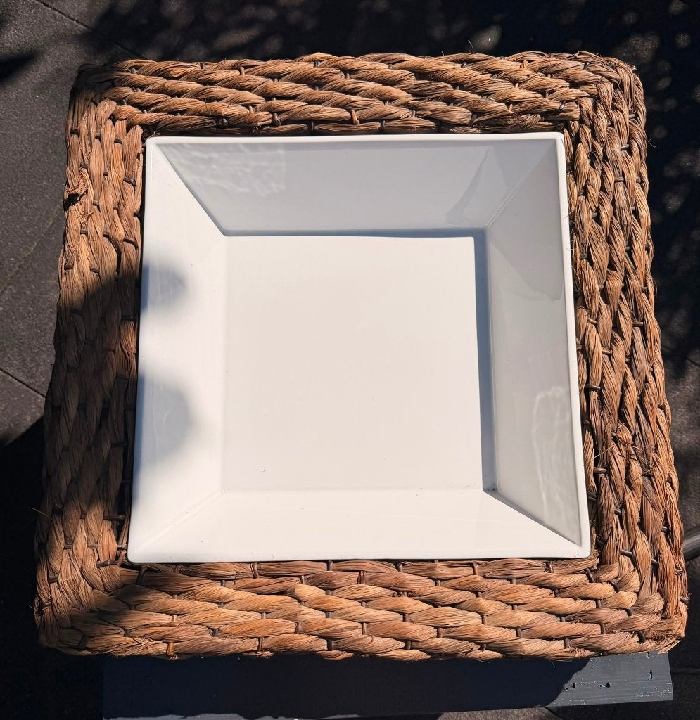 Rotan mand met witte binnenbak, Gebruikt, Schaal, Vierkant, Ophalen of Verzenden