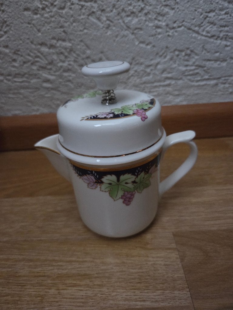 porseleinen theemaker / theepot, Huis en Inrichting, Keuken | Servies, Gebruikt, Overige typen, Ophalen of Verzenden, Overige stijlen
