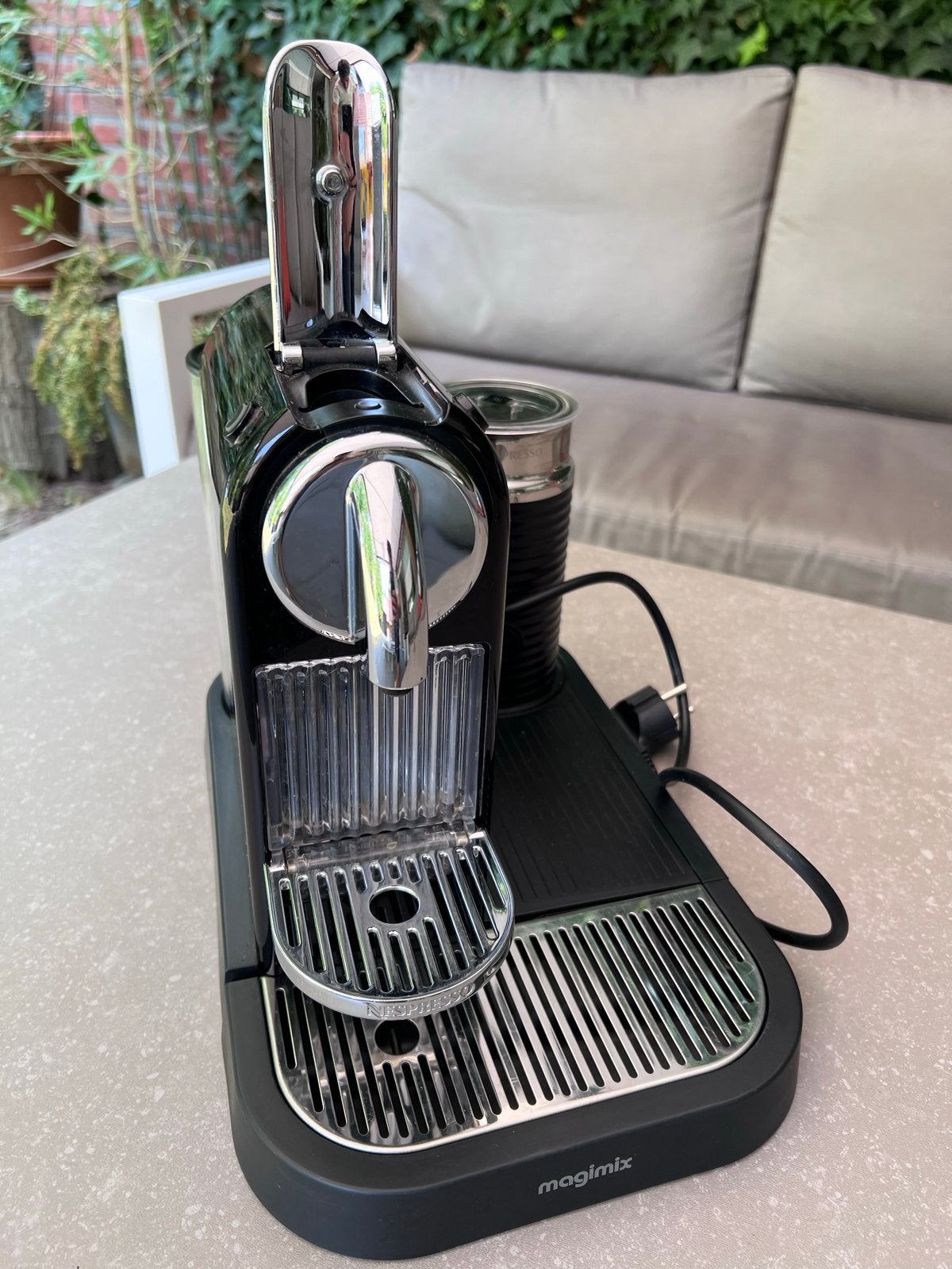 Nespresso Magimix met Melkopschuimer - Compleet, Ophalen, Koffiemachine, Zo goed als nieuw, Koffiepads en cups
