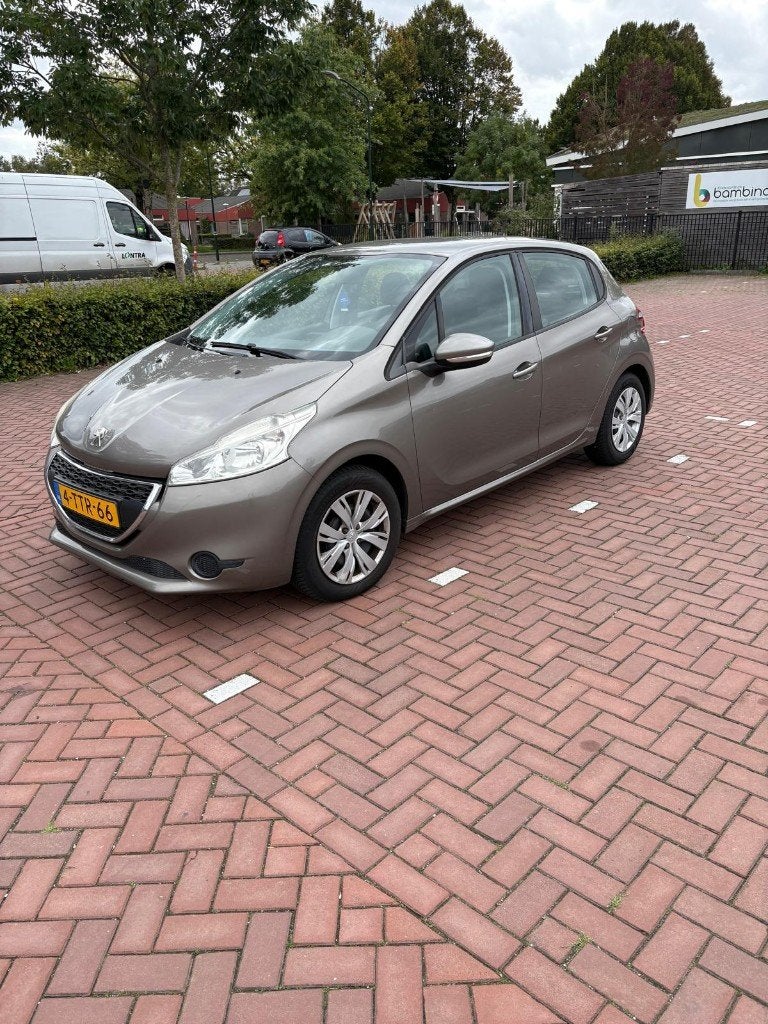 Peugeot 208 1.2 VTI 60KW/82PK 5-D 2012 Grijs, Auto's, Voorwielaandrijving, Dealer onderhouden, 31 €/maand, 1199 cc