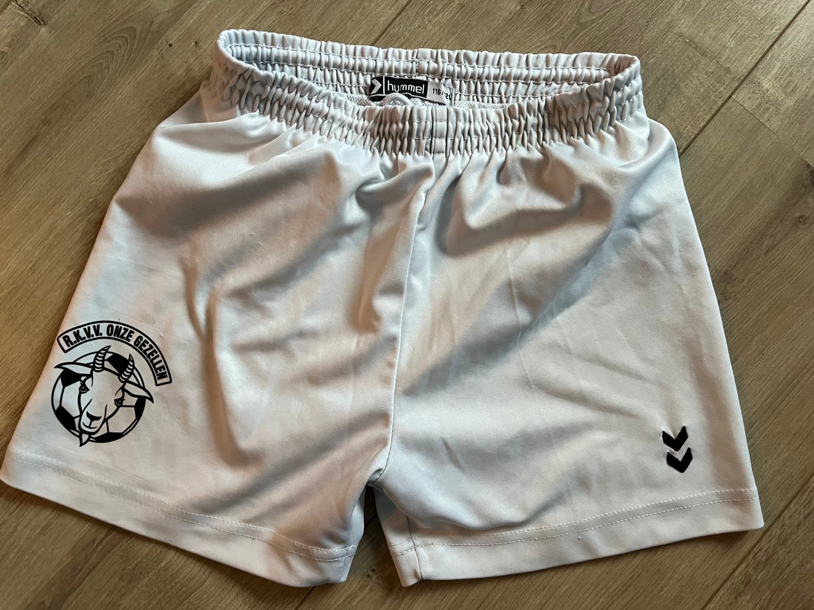 Onze gezellen voetbalbroekje maat 116/120, Ophalen of Verzenden, Gedragen, Overige maten, Voetbal