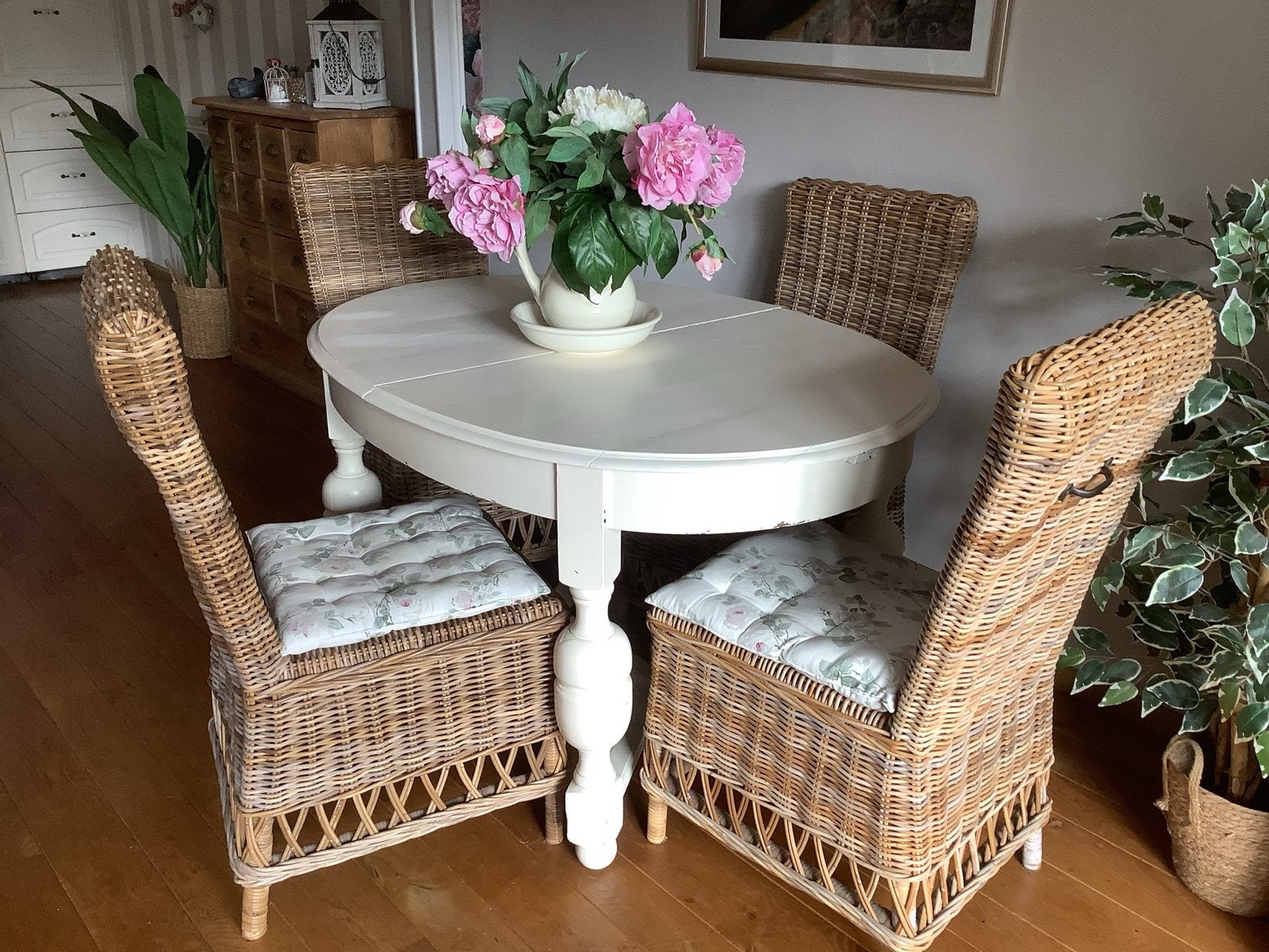 Eetkamertafel met 4 rieten stoelen, Ophalen, Overige materialen, Gebruikt, 100 tot 150 cm