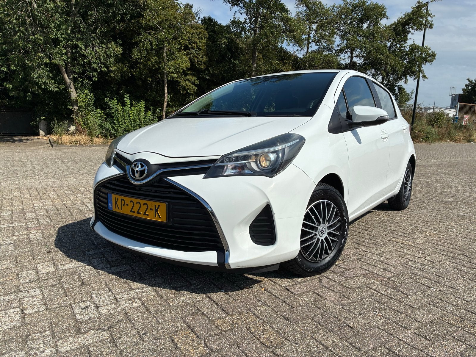 2016 Toyota Yaris 1.0 | 5-deurs, airco, camera, nieuwe APK, Voorwielaandrijving, Stof, 40 €/maand, Zwart