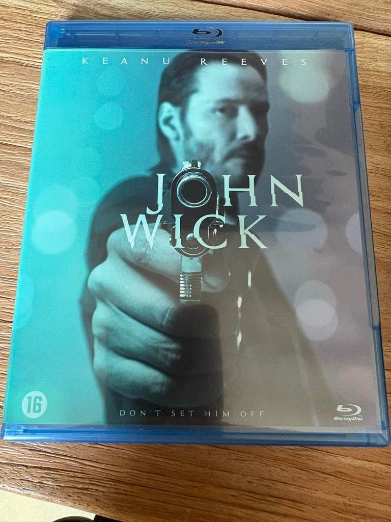 2 Blu-Rays (John Wick, Earth) + 6 DVD's - Nieuwstaat, Cd's en Dvd's, Ophalen of Verzenden, Zo goed als nieuw, Actie