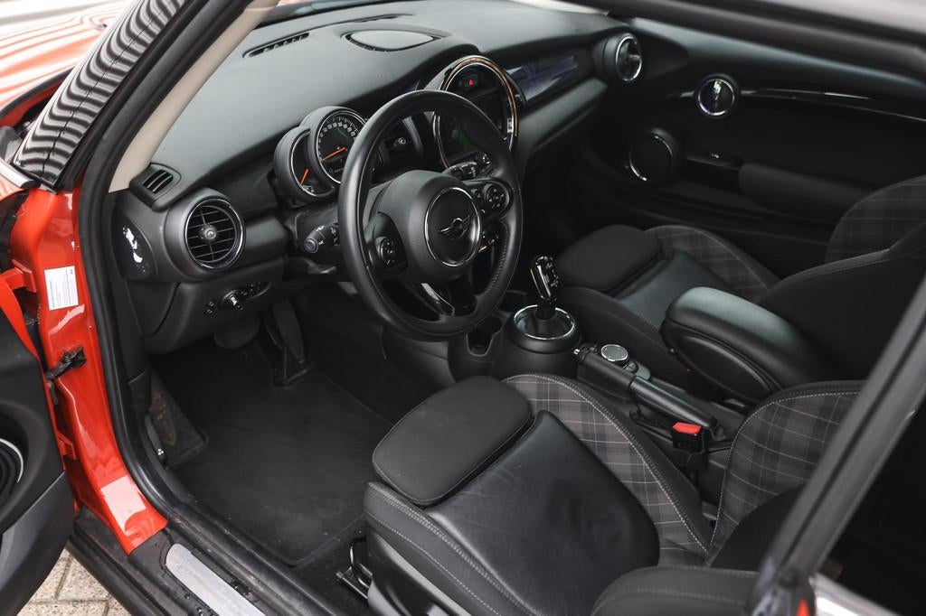 MINI Hatchback Cooper Automaat / LED / Stoelverwarming / App, Auto's, 12 maanden, 136 pk, Gebruikt, Overige kleuren