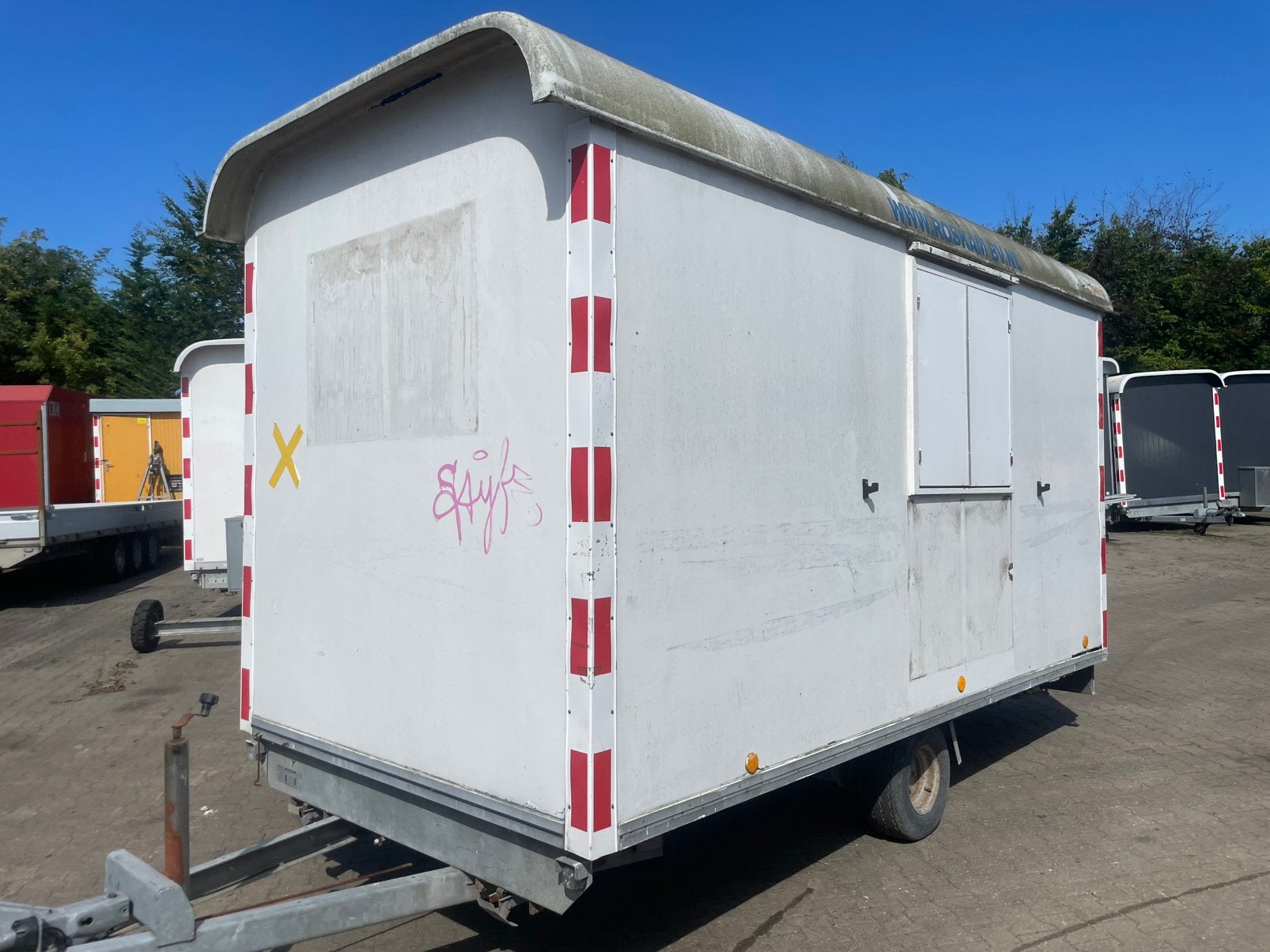 Polyester snelverkeer schaftwagen met berging, Ophalen
