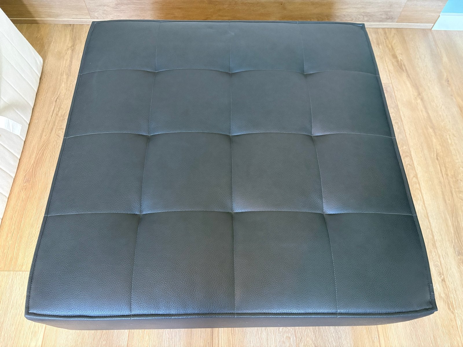Zwarte poef/hocker 90 x 90 - tegen elk aannemelijk bod, Ophalen, Vierkant, 75 tot 100 cm, Zo goed als nieuw
