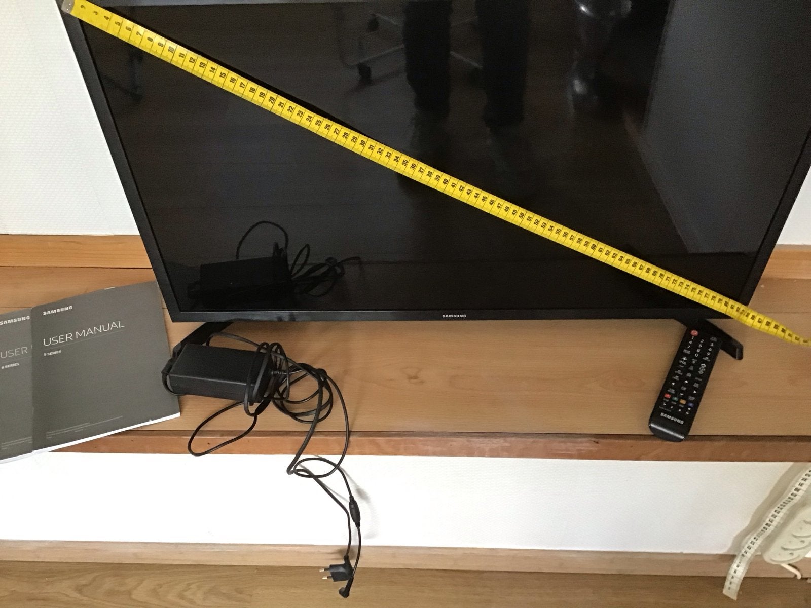 Draagbare Samsung TV met accessoires - Zwart, Ophalen, Gebruikt, 60 tot 80 cm, Samsung
