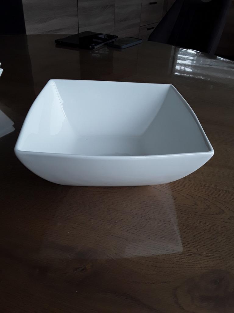 Grote witte kom/ schaal, Huis en Inrichting, Ophalen of Verzenden, Zo goed als nieuw, Effen, Schaal of Schalen