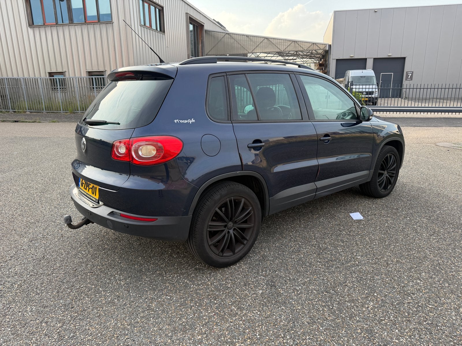 Foto 3 van Volkswagen Tiguan 1.4 TSI 90KW BMT 2010 Blauw