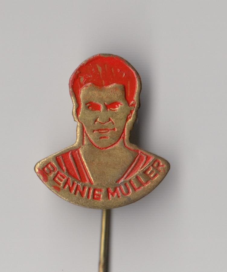 Voetbal Bennie Muller Ajax Amsterdam speldje, Verzamelen, Gebruikt, Niet vindbaar, Niet vindbaar, Speldje of Pin