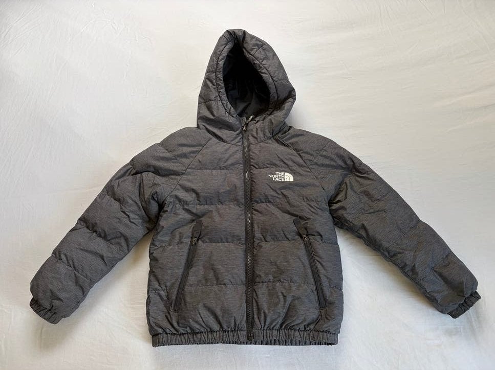 The North Face dubbelzijdige dons jas grijs/zwart - Maat 128, Ophalen of Verzenden, Zo goed als nieuw, Jongen of Meisje, Jas