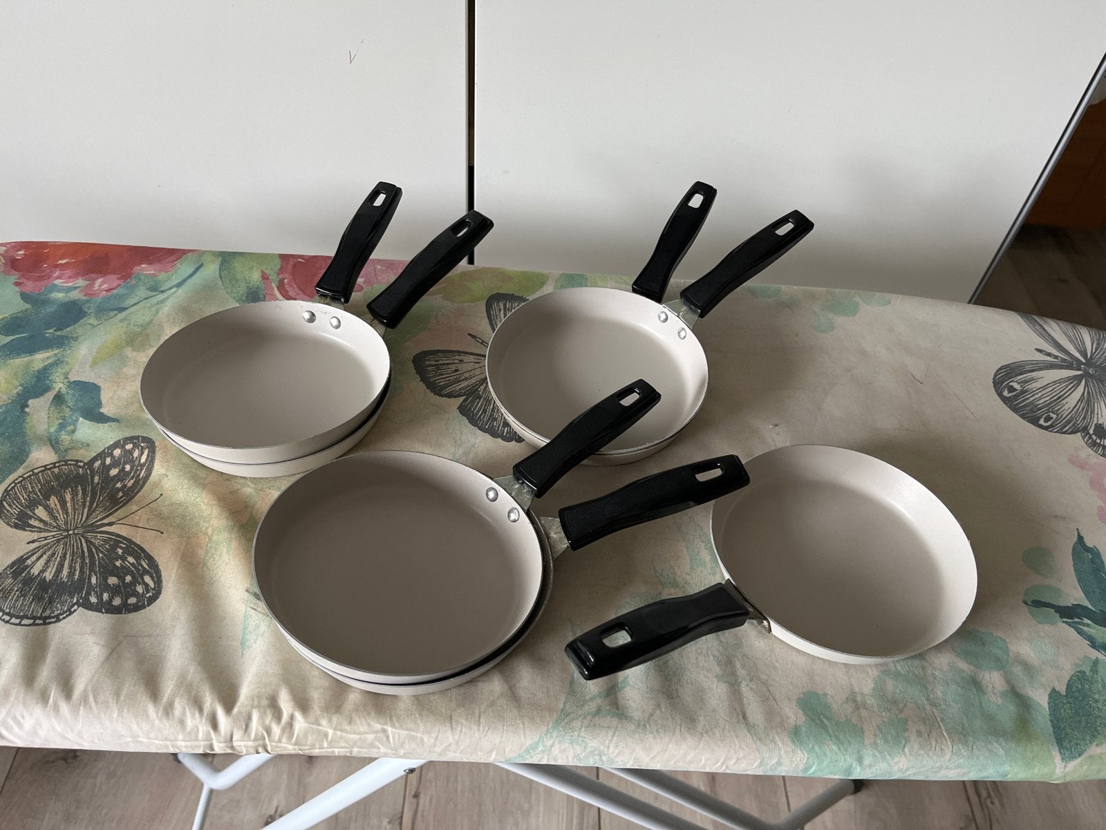 Set van 7 koekenpannetjes  14 cm, Huis en Inrichting, Keuken | Potten en Pannen, Nieuw, Ophalen of Verzenden, Afneembaar handvat