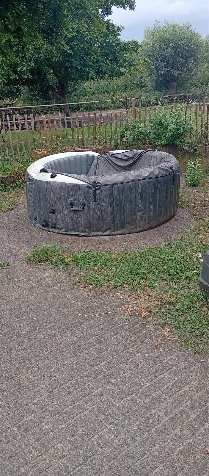 Intex jacuzzi met pomp - defect (E90 foutcode), Tuin en Terras, Bubbelbaden en Hottubs, Ophalen, Gebruikt, Pomp, Opblaasbaar