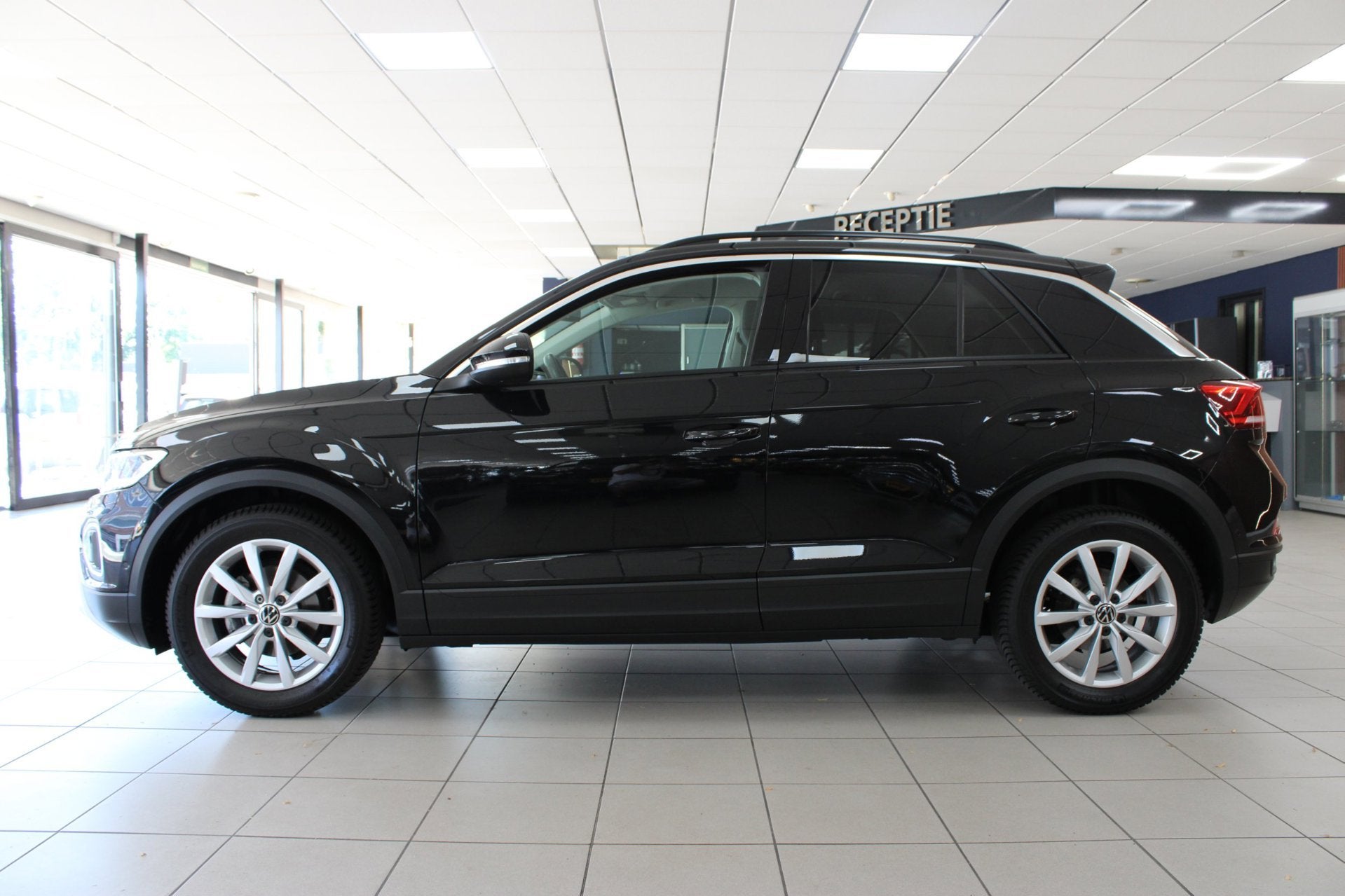 Volkswagen T-ROC 1.5 TSI Life Automaat | Airco | Adaptieve c, Auto's, Volkswagen, Stof, 4 cilinders, 150 pk, Zwart