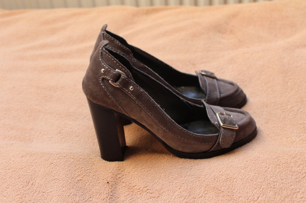 Frida suède pumps met gesp - Maat 36, Kleding | Dames, Pumps, Frida, Bruin, Verzenden