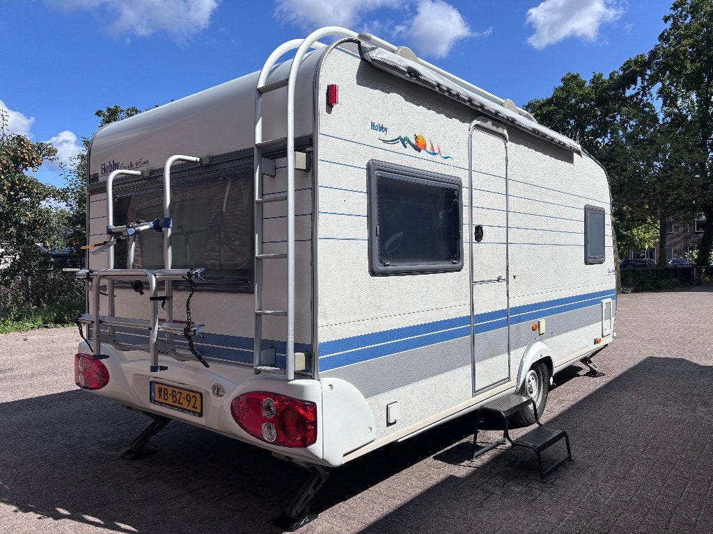 Hobby 460 UFE Excellent met Mover, Luifel, Voortent, Airco, Rondzit, 750 - 1000 kg, Particulier, 4 tot 5 meter