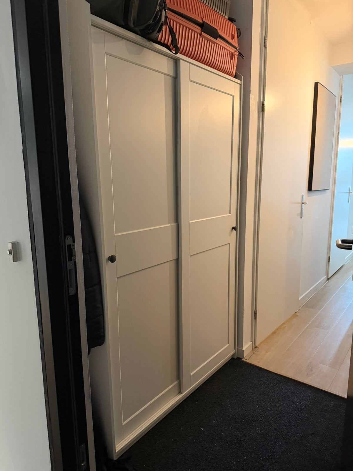 Zo goed als nieuw – IKEA HAUGA kledingkast met schuifdeuren, Ophalen, 100 tot 150 cm, 200 cm of meer, Zo goed als nieuw