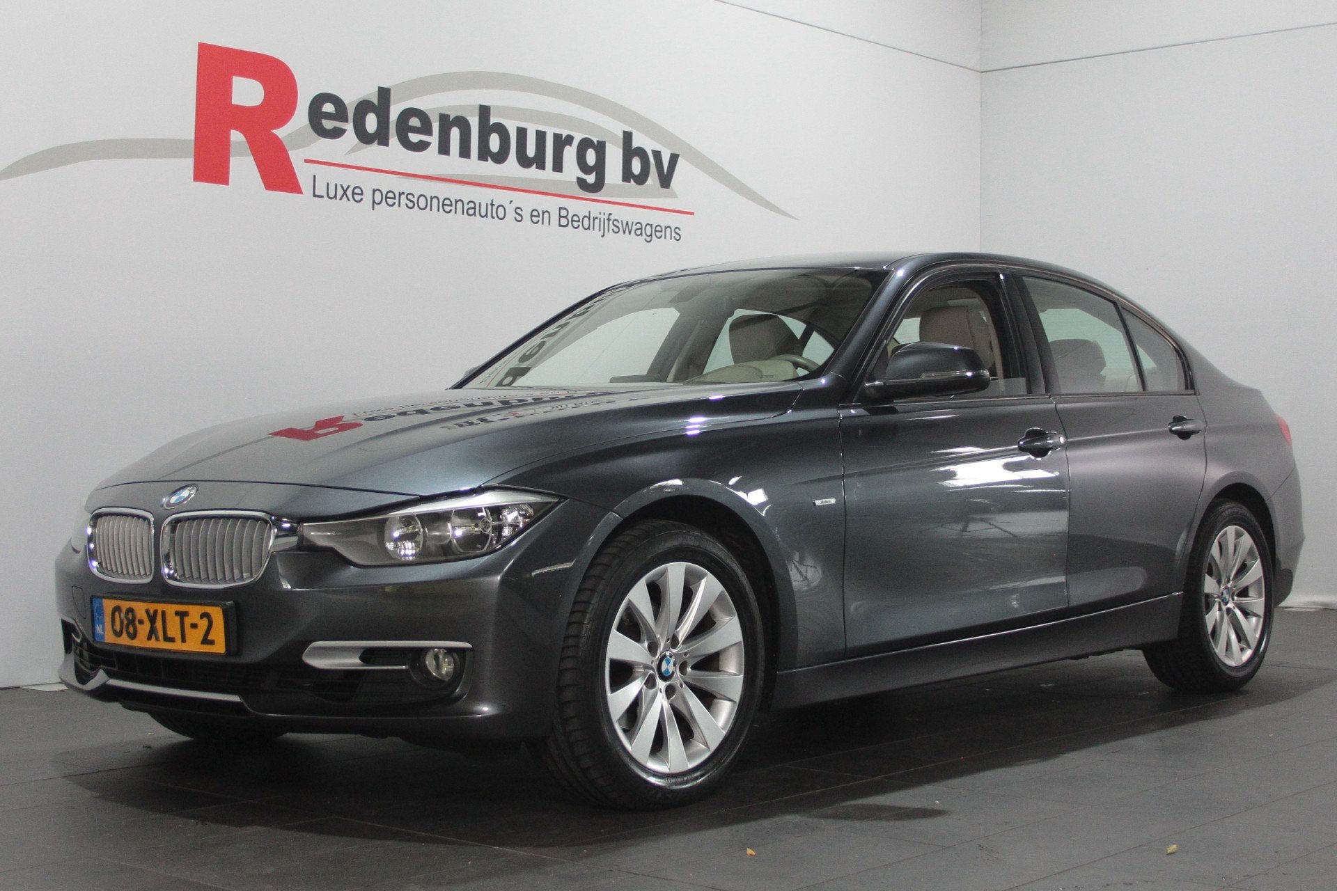 BMW 3-serie 320i Executive - Automaat - Navi / Bluetooth / C, Automaat, Euro 5, Achterwielaandrijving, Gebruikt