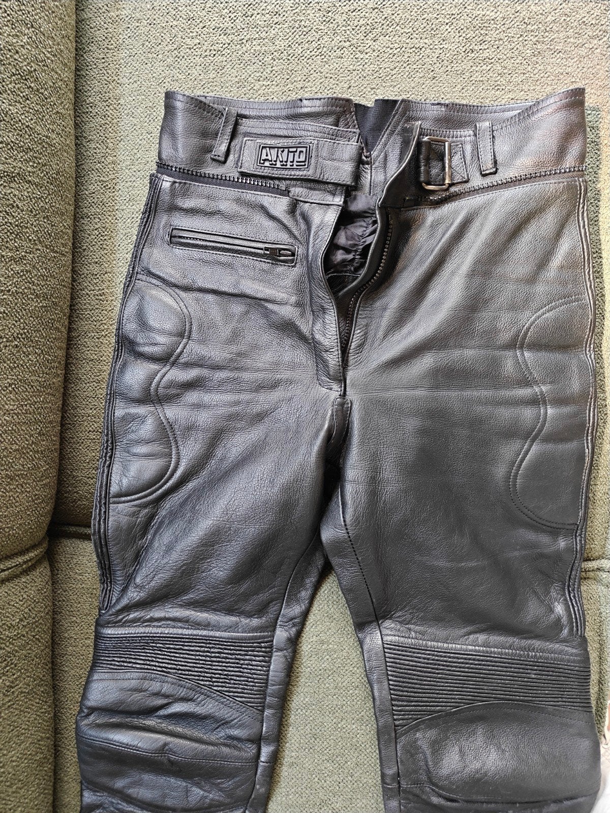 Zwarte leren motorbroek maat 38, Motoren, Kleding | Motorkleding, Ophalen, Tweedehands, Broek | leer