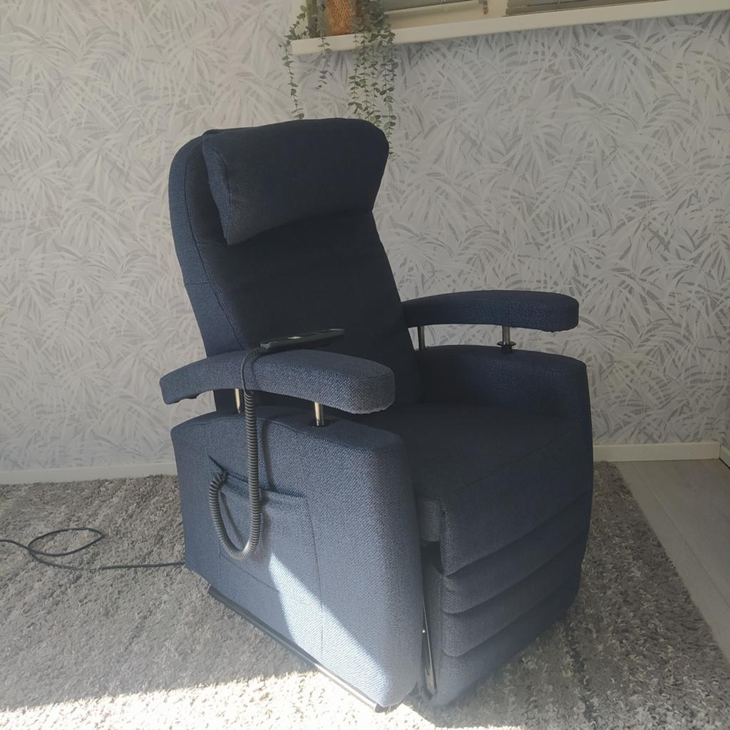 Fitform fauteuil uit 2023 - Zo goed als nieuw, Huis en Inrichting, Stoelen, Blauw, Ophalen of Verzenden, Zo goed als nieuw, Modern, Ergonomisch