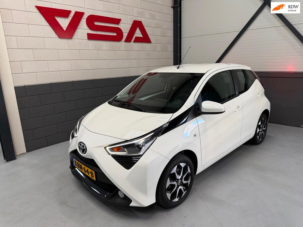 Toyota Aygo 1.0 VVT-i x-play|Carplay|Flippers|Airco|Camera|T, Stof, Gebruikt, Met garantie (alle), 4 stoelen