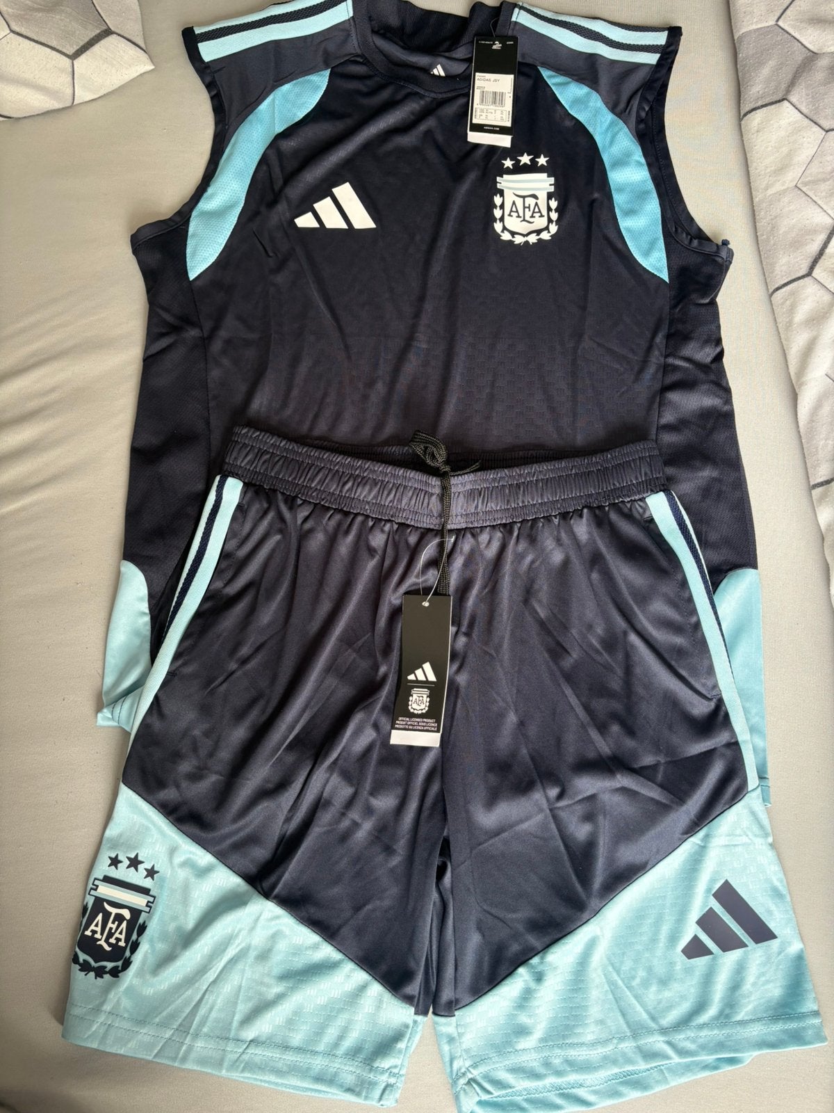 Adidas set, Sport en Fitness, Basketbal, Verzenden, Nieuw, Kleding