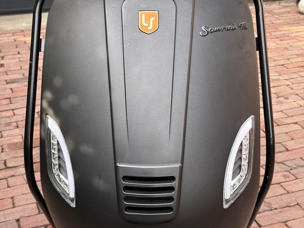 Foto 16 van Scooter 45km La souris Sourini R BJ 2023 in goede staat €725