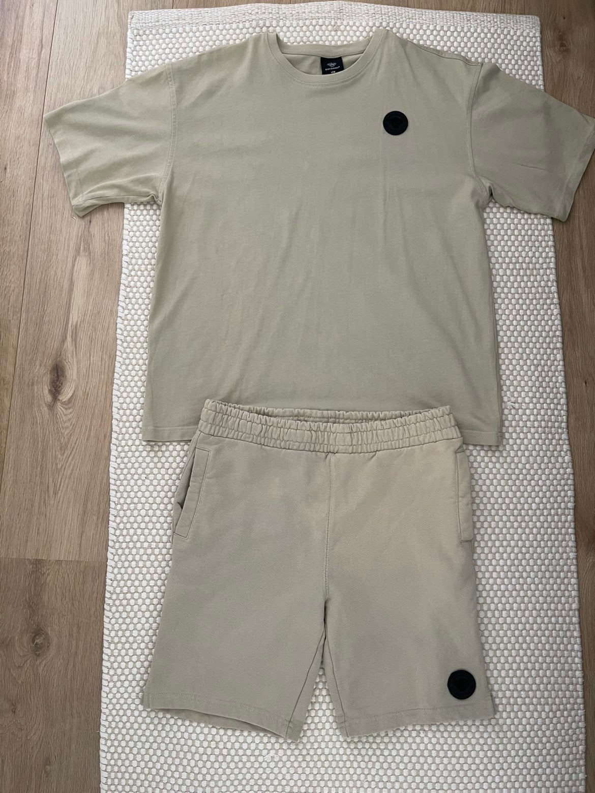 Heren T-shirt en korte broek set - Beige maat 176, Ophalen of Verzenden, Zo goed als nieuw
