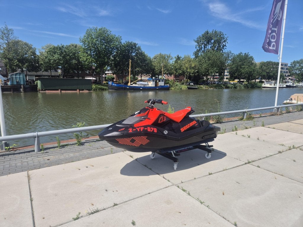 SEA DOO SPARK TRIXX 2UP 2021 90PK (85 VAARUREN), Niet ingevuld, Niet ingevuld, 70 tot 120 pk, Zo goed als nieuw