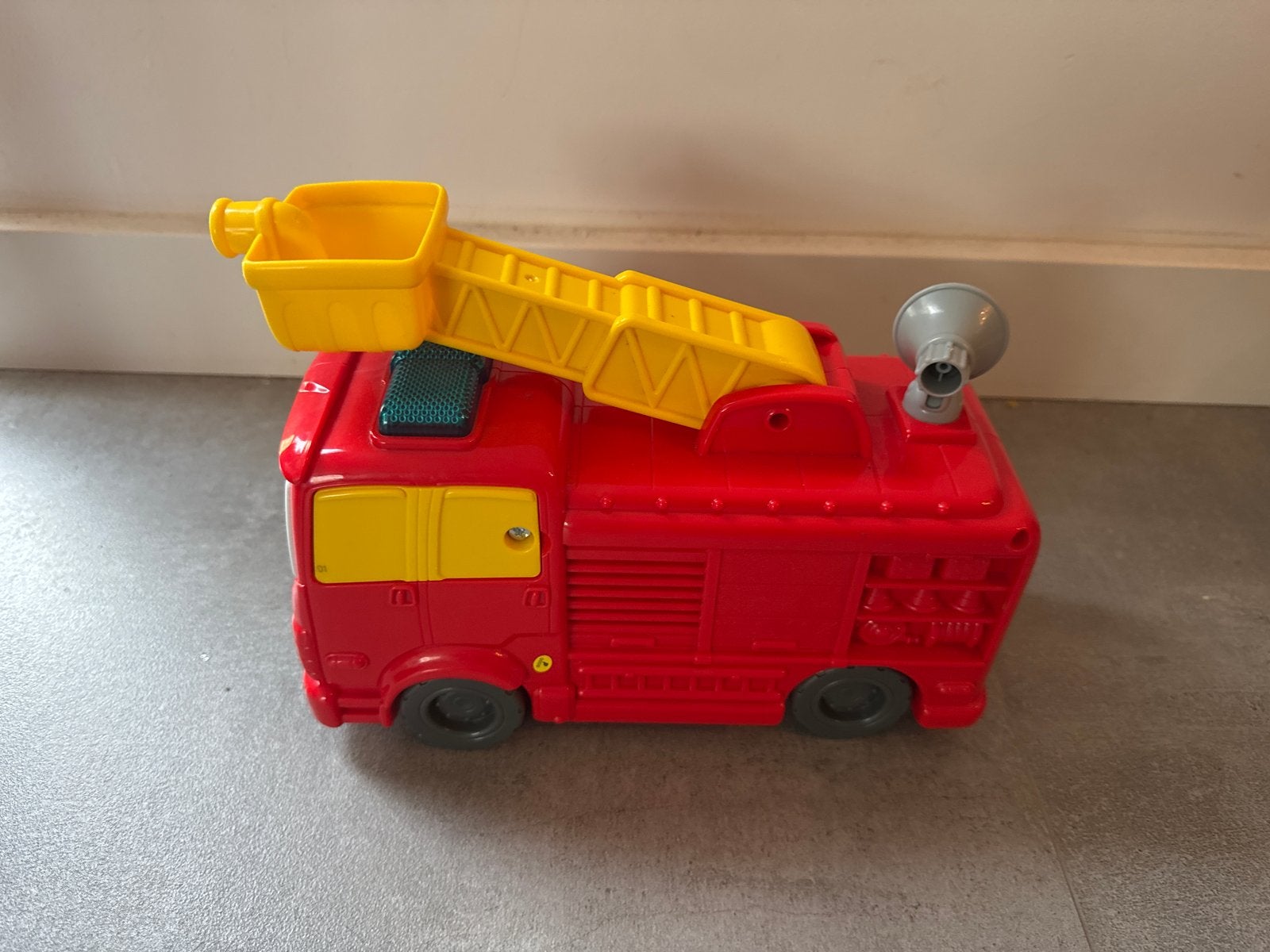 VTech Brandweerauto met ladder en geluid, Ophalen, Zo goed als nieuw, 6 maanden tot 2 jaar