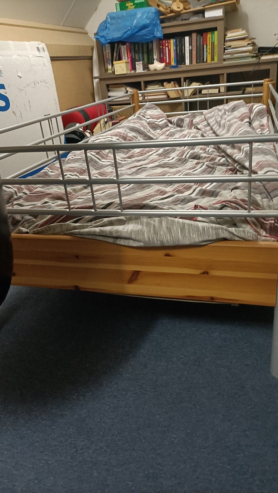 1-persoonsbed, kledingkast, kleine kastjes en bureau + stoel, Ophalen, Gebruikt, 100 tot 150 cm, 200 cm of meer