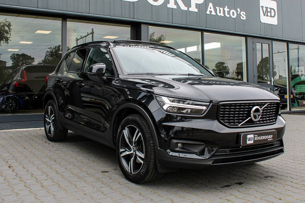 Volvo XC40 1.5 T2 R-Design / Pano / 360cam/H&K/Trek.hk, 1525 kg, Gebruikt, 129 pk, Leder en Stof
