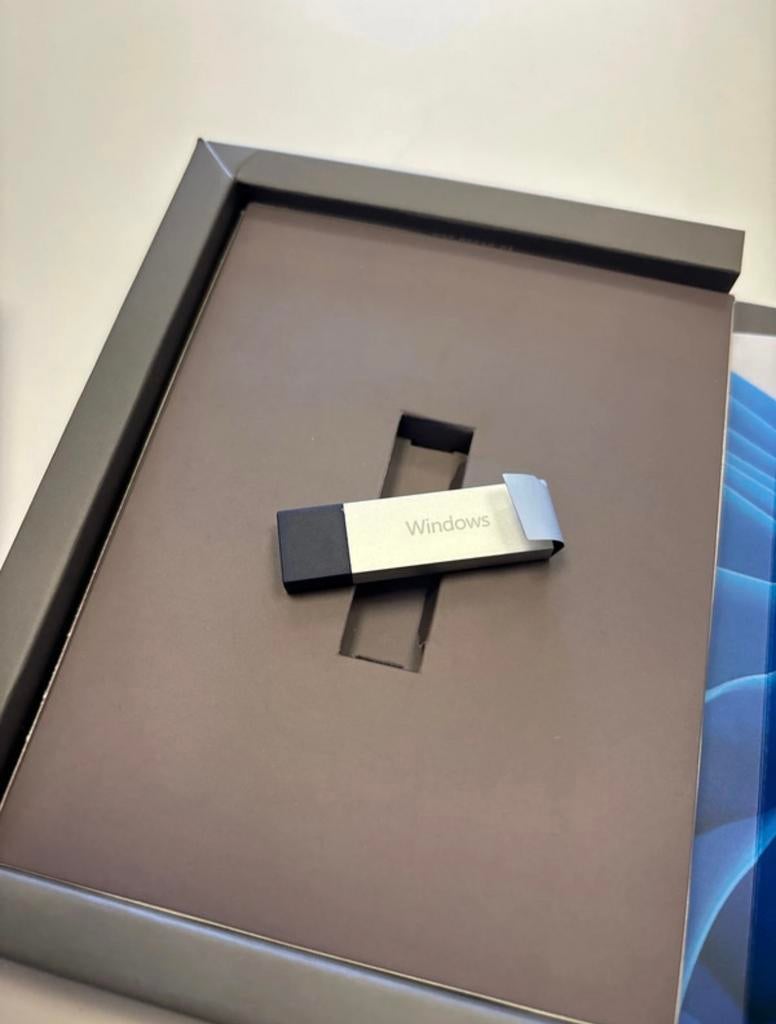 RETAIL Windows 11 Pro & Office 2024 USB Stick met Licentie, Computers en Software, Besturingssoftware, Ophalen of Verzenden, Zo goed als nieuw