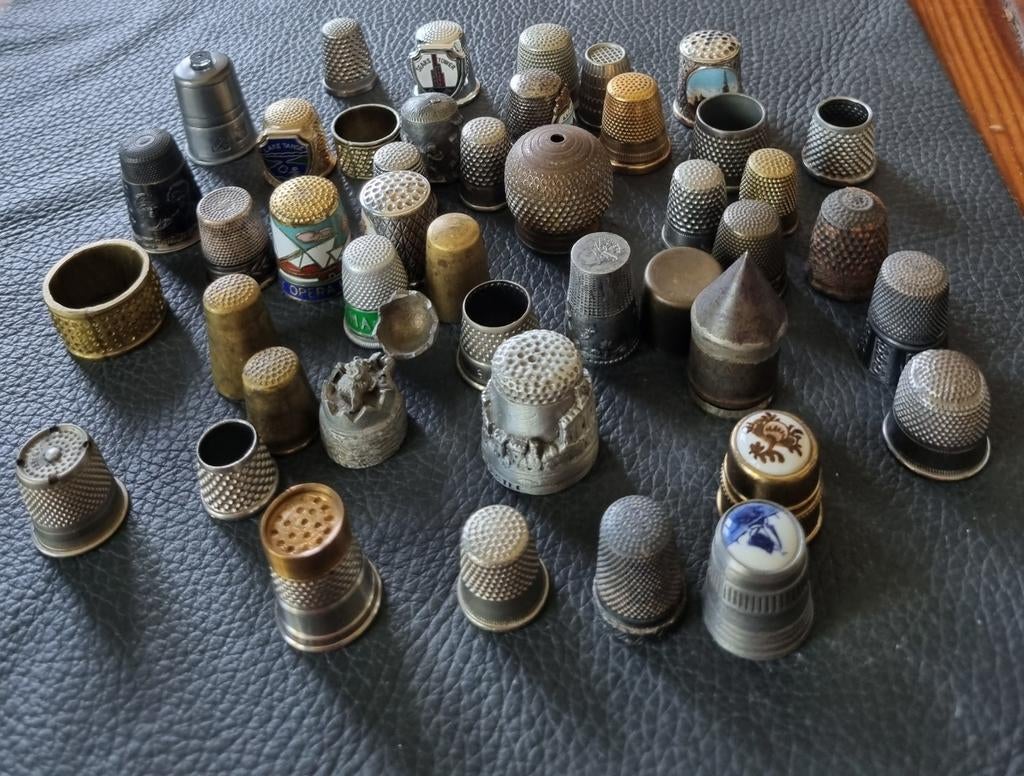 Vingerhoedjes ijzer, tin en koper, Ophalen of Verzenden