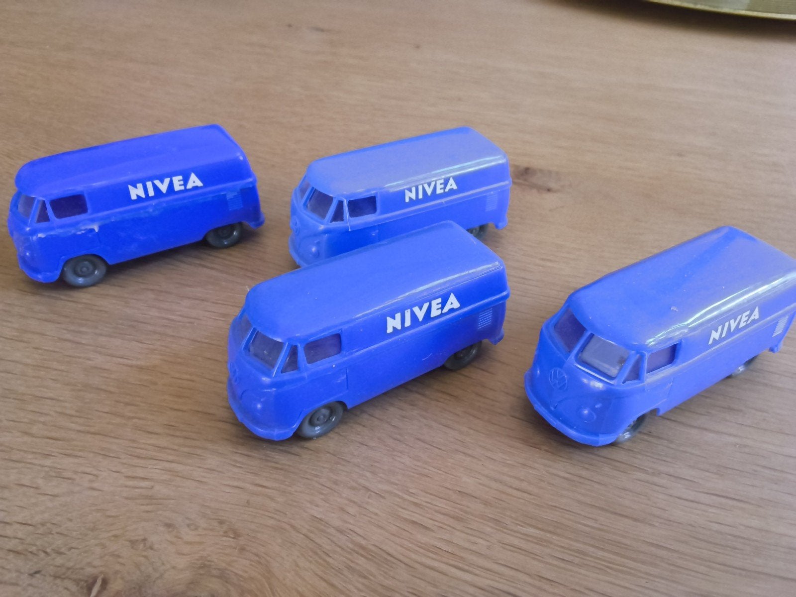 4 stuks VW Nivea busjes, Ophalen of Verzenden