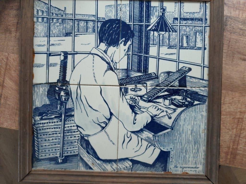 tegel tableau van de sigarenmaker, Antiek en Kunst, Ophalen of Verzenden