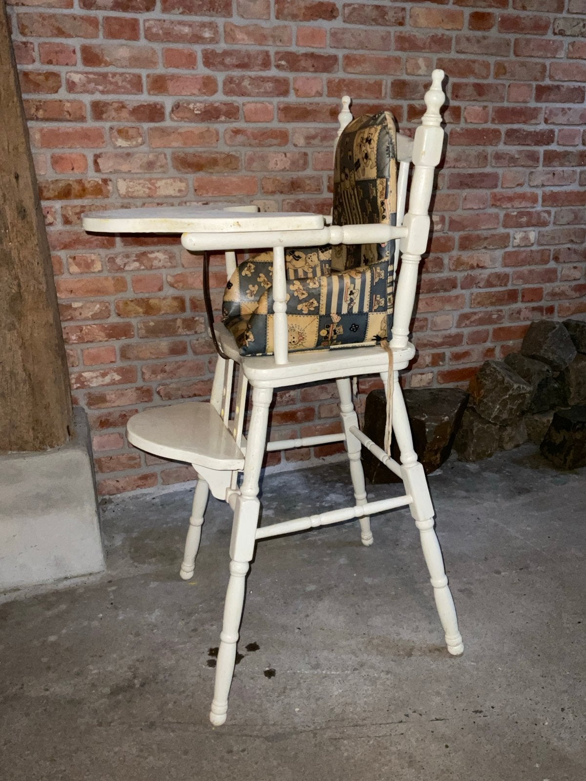 Brocante houten kinderstoel met kussen, Kinderen en Baby's, Kinderstoelen, Ophalen, Gebruikt, Overige typen, Afneembaar eetblad
