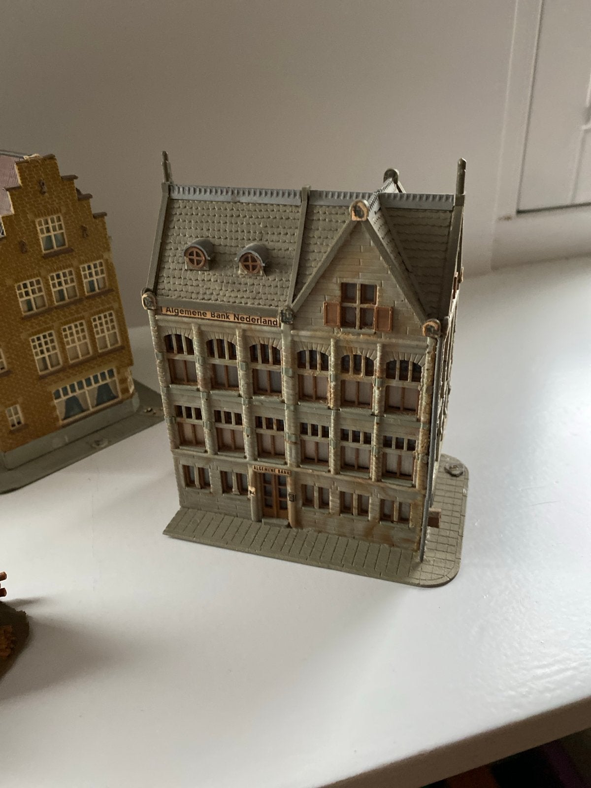 Model huisjes HO formaat - Kibri en Faller (4 stuks), Ophalen of Verzenden, Gebruikt, Brug, Tunnel of Gebouw, Overige merken