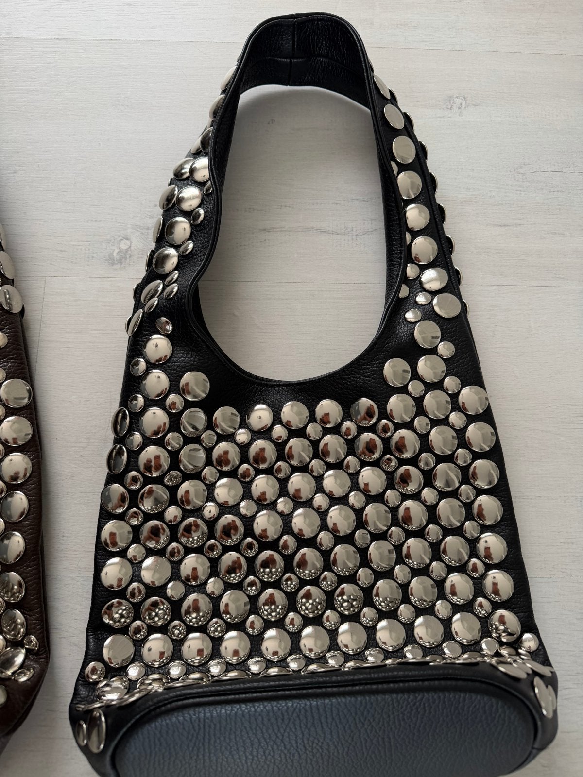 Igona Bags - Leren Schoudertas met Studs, Ophalen of Verzenden, Zo goed als nieuw, Zwart, Schoudertasje