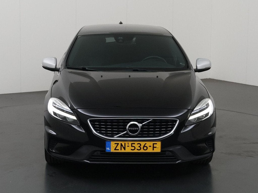 Volvo V40 1.5 T3 Polar+ Sport | Panoramadak | Navigatie | Pa, Euro 6, 4 cilinders, 700 kg, Zwart