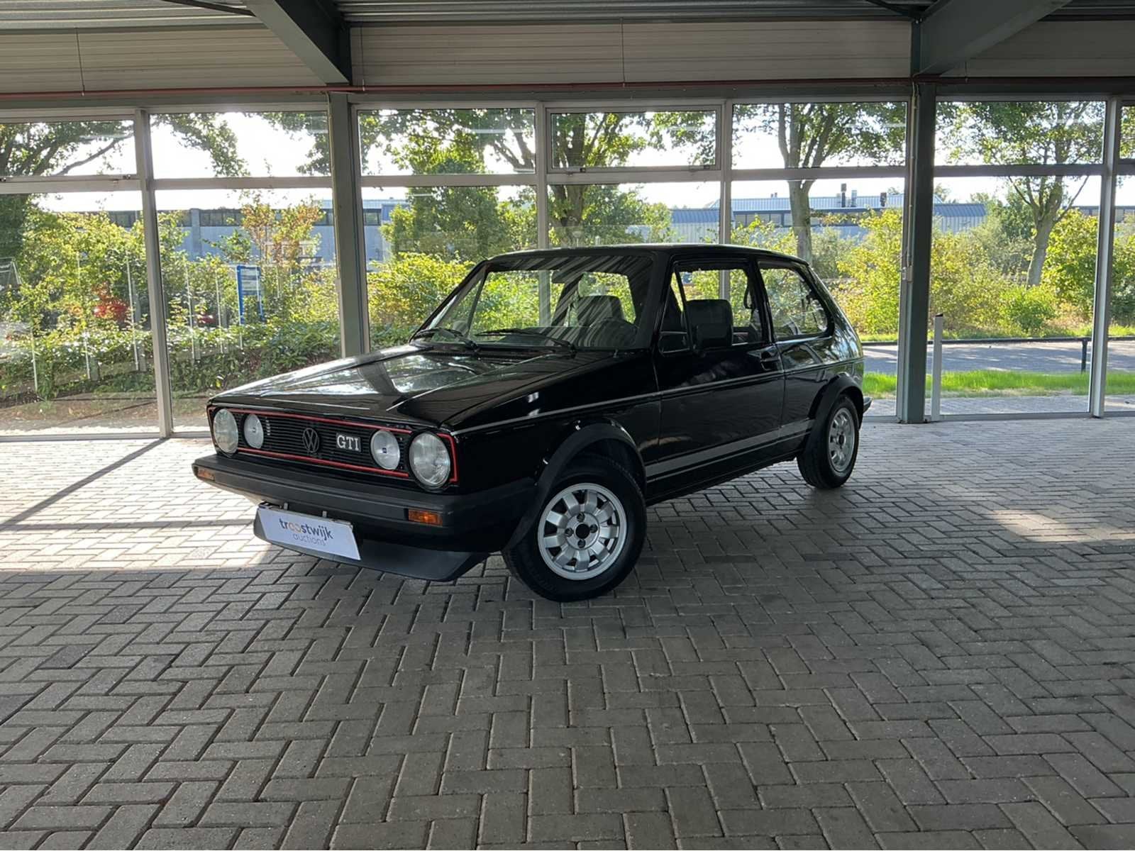 VOLKSWAGEN GOLF 1 GTI 1.8 – ICONISCHE KLASSIEKER UIT 1983, Auto's, Gebruikt, Overige carrosserieën, Bedrijf, Handgeschakeld