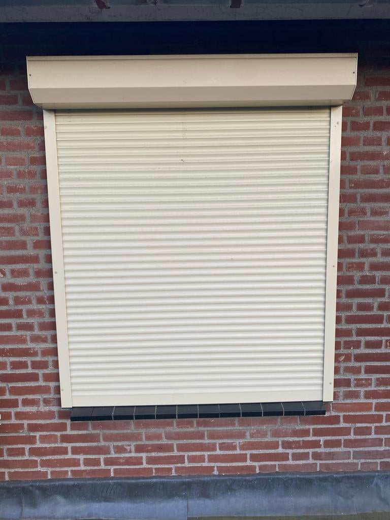Crème Rolluik , handbediening, Doe-het-zelf en Verbouw, Rolluiken, Ophalen, Gebruikt, 100 tot 150 cm, 150 tot 200 cm