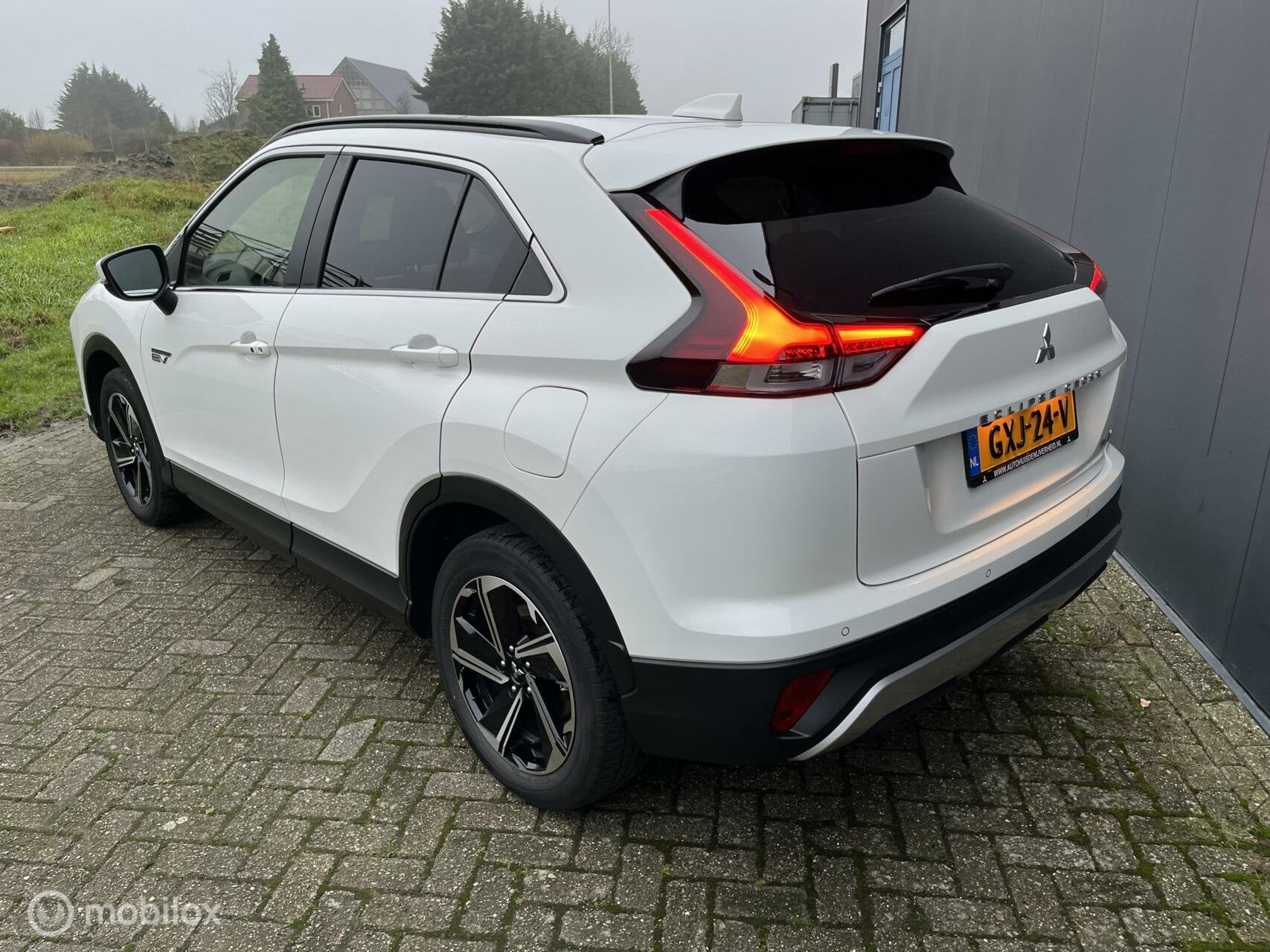 Mitsubishi Eclipse Cross 2.4 PHEV Intense+, Auto's, Automaat, 12 maanden, 4 cilinders, Leder en Stof
