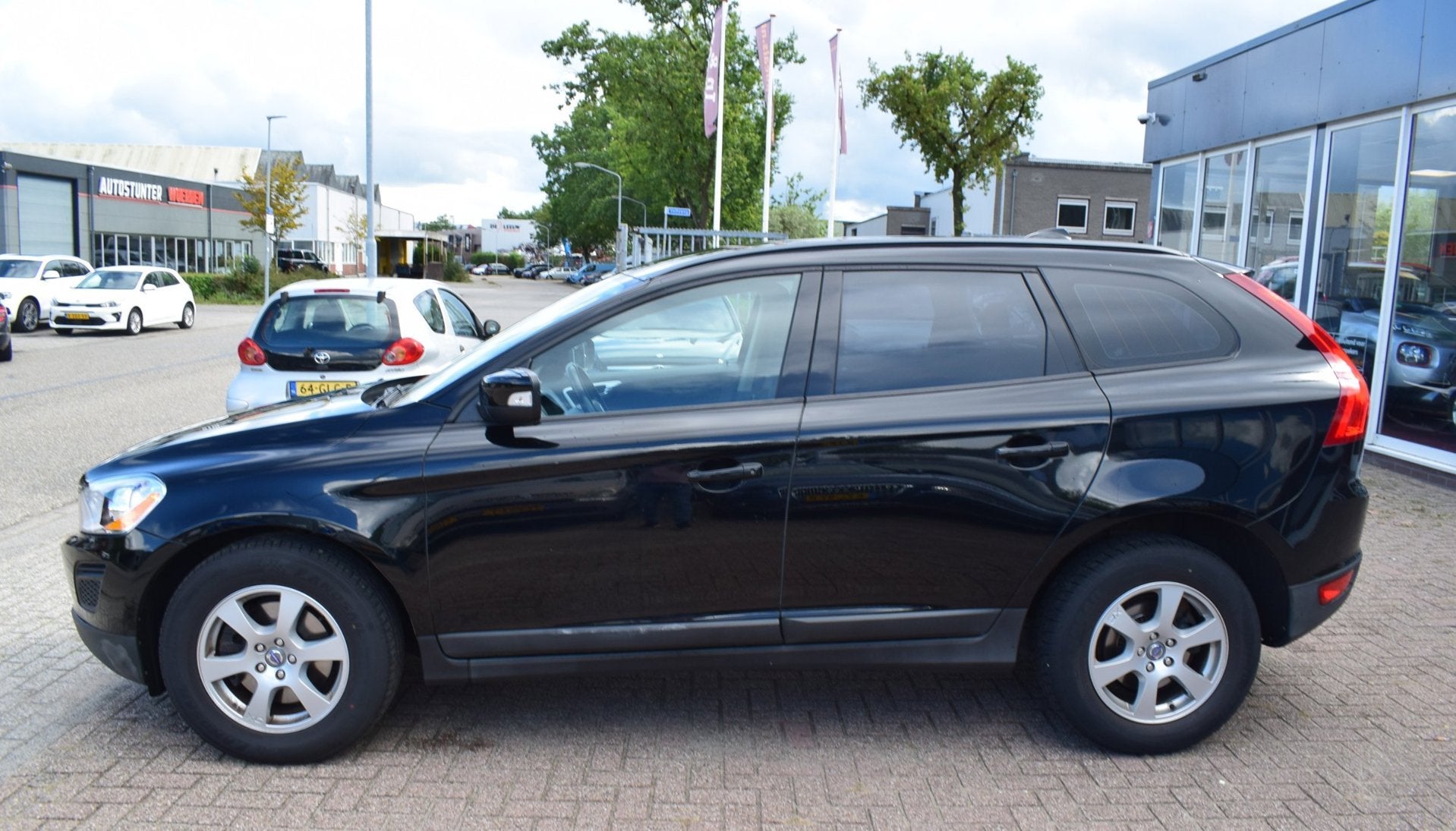 Volvo XC60 2.0T Kinetic | AUTOMAAT | CLIMATE CONTROL | VOOR, Auto's, Euro 5, 4 cilinders, Zwart, Origineel Nederlands