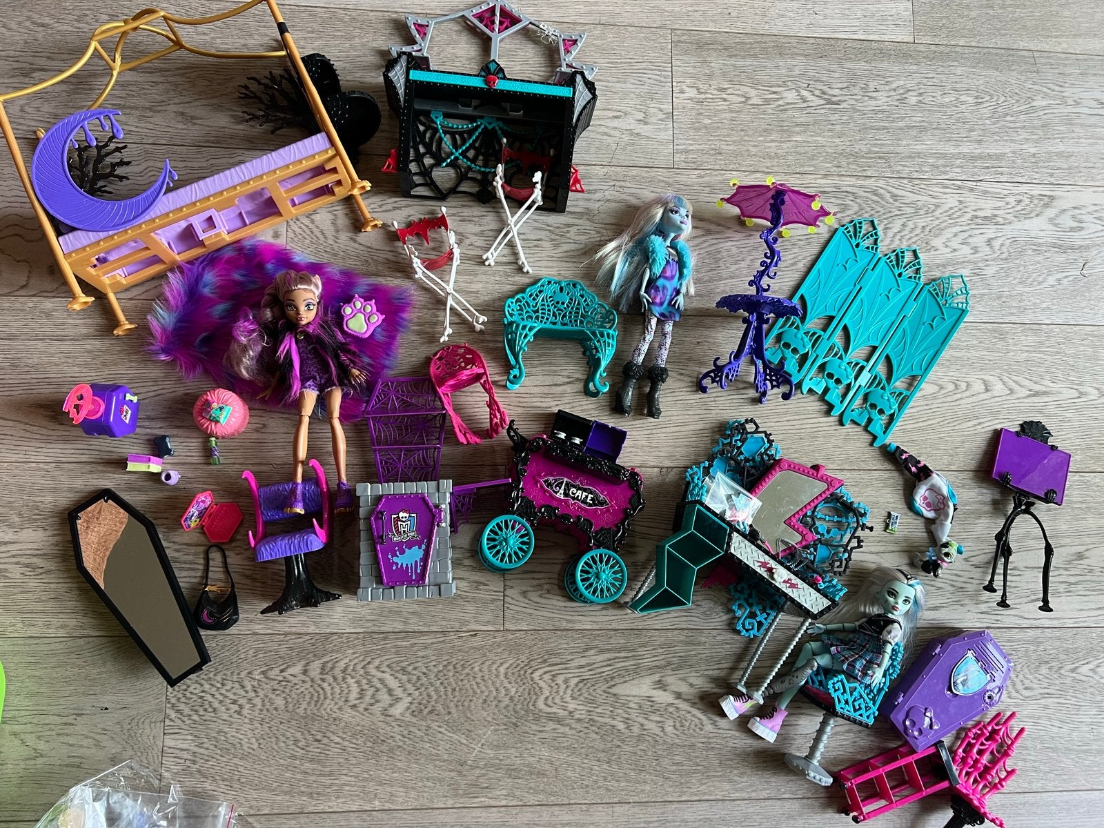 Grote Monster High poppen en accessoires set, Ophalen of Verzenden, Gebruikt, Overige typen