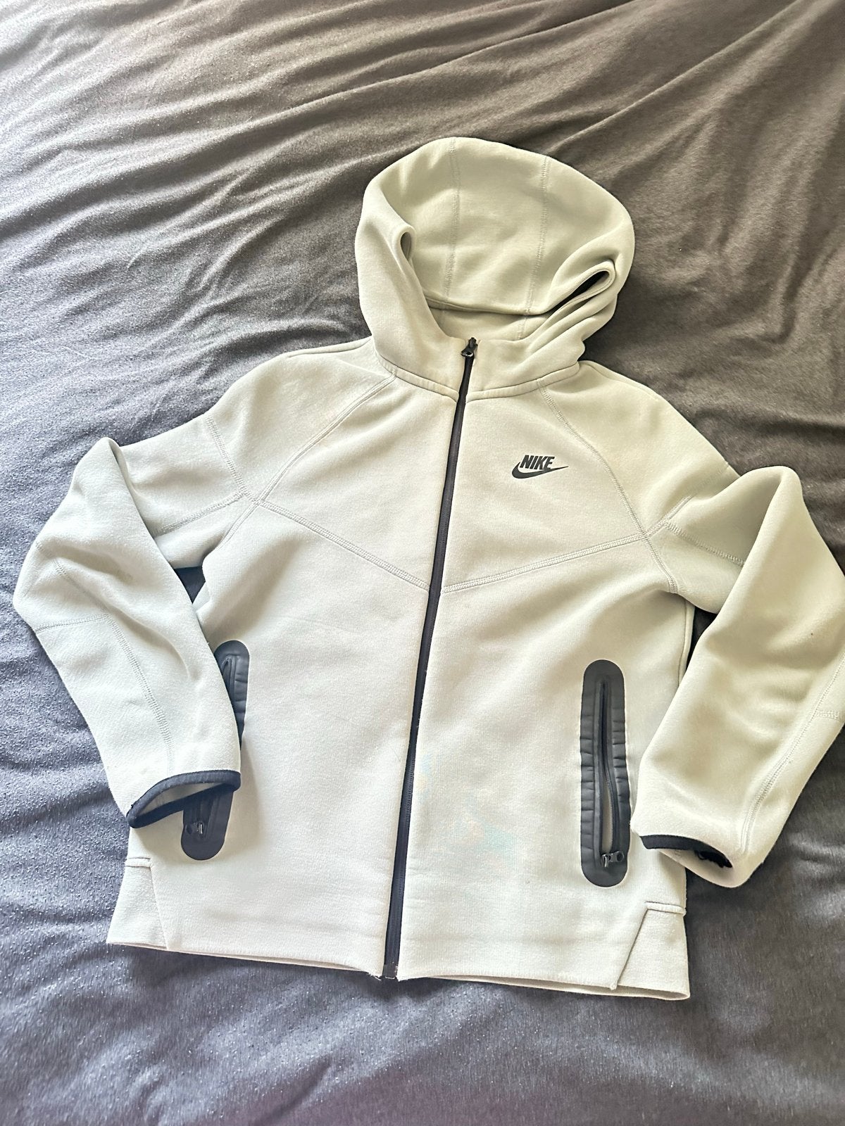 Nike Tech Fleece Hoodie - Lichtgrijs (Maat s, Ophalen of Verzenden, Zo goed als nieuw, Jongen of Meisje