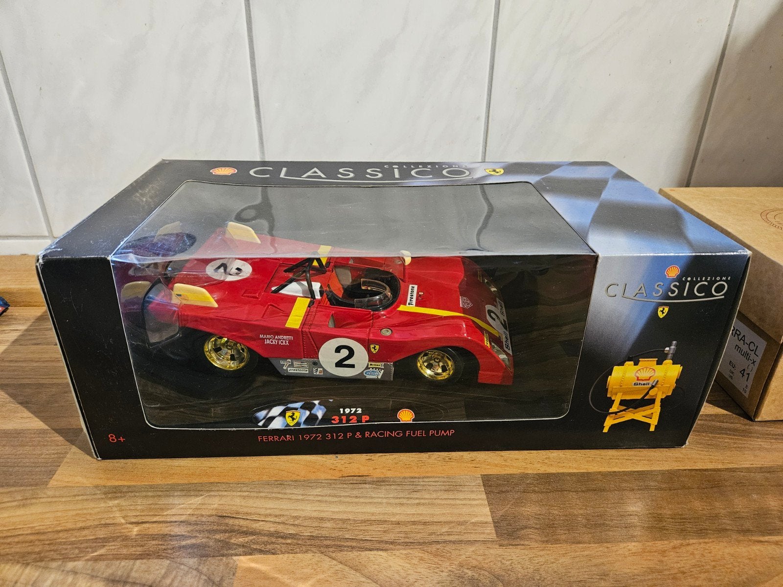 Shell Ferrari 312 P met benzinepomp in OVP, Ophalen of Verzenden, Zo goed als nieuw
