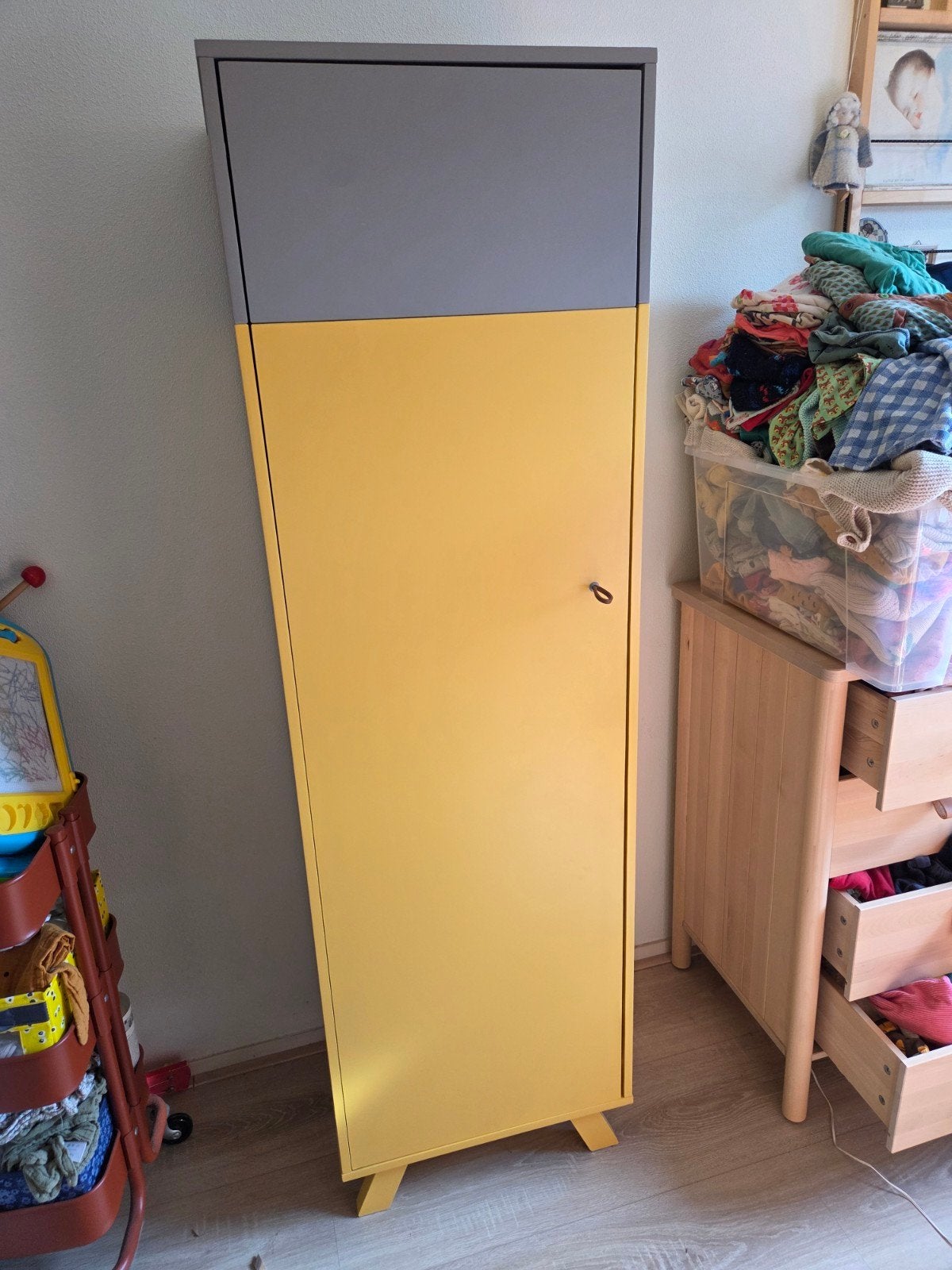 Gele en grijze kinderkledingkast met planken en hangruimte, Ophalen, Gebruikt, 105 cm of meer, Minder dan 50 cm