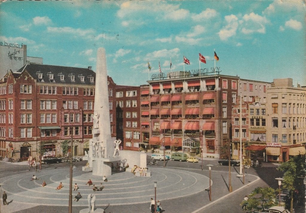 AMSTERDAM Dam Monument en Hotel Krasnapolsky, Verzenden, 1960 tot 1980, Gelopen, Noord-Holland